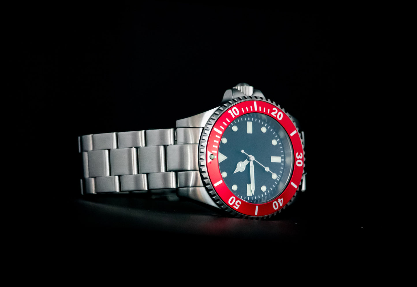 Enoksen 'Dive' E02/H Red Oyster - Hybrid Diver's Watch - 40mm